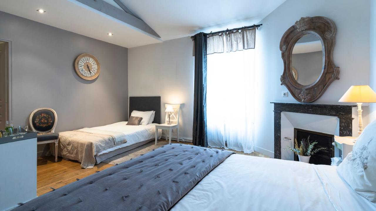 La Maison De Marc Поатие Екстериор снимка