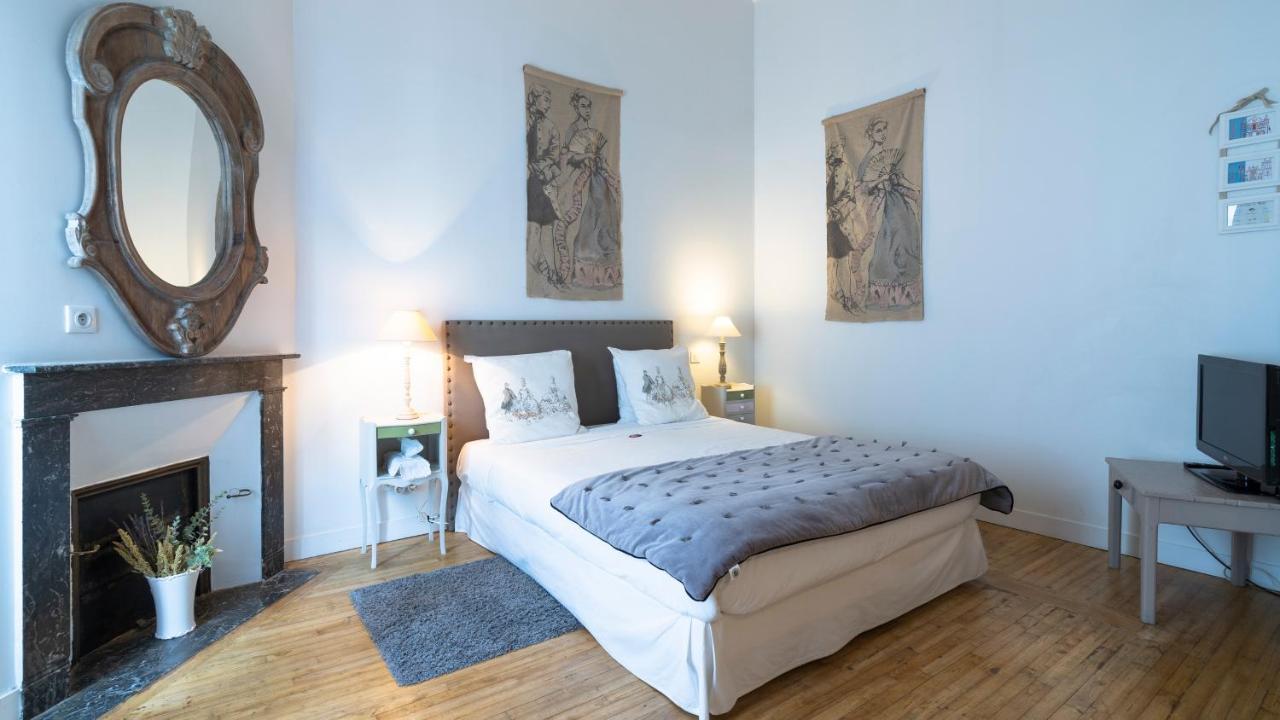 La Maison De Marc Поатие Екстериор снимка